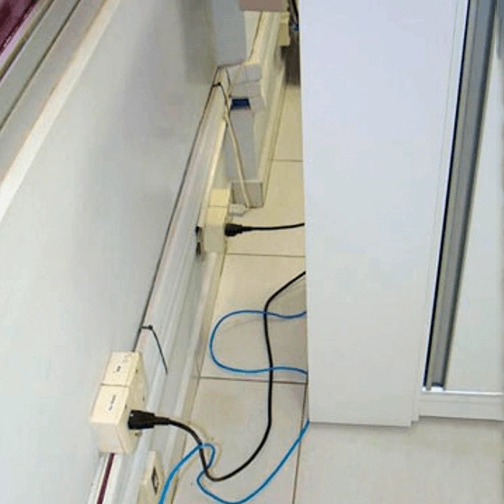 Canaleta para fios elétricos em infraestrutura desorganizada e com limitações de expansão